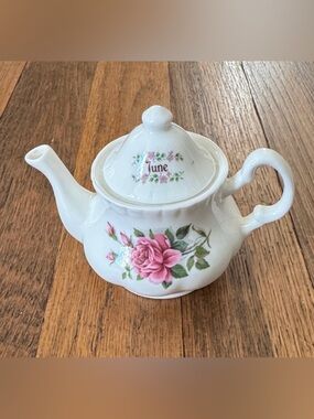🫖Mini fine bone china tea pot for the month of June.